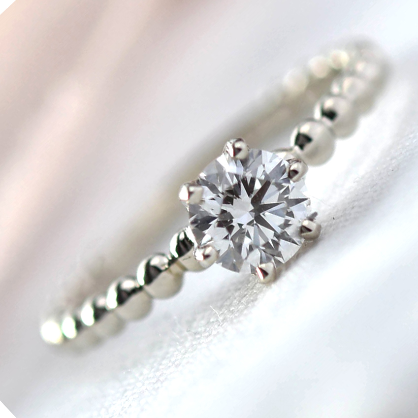 zásnubný diamantový prsteň