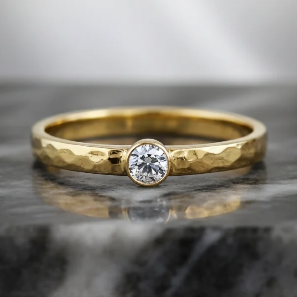 zlatý tepaný prsten diamant