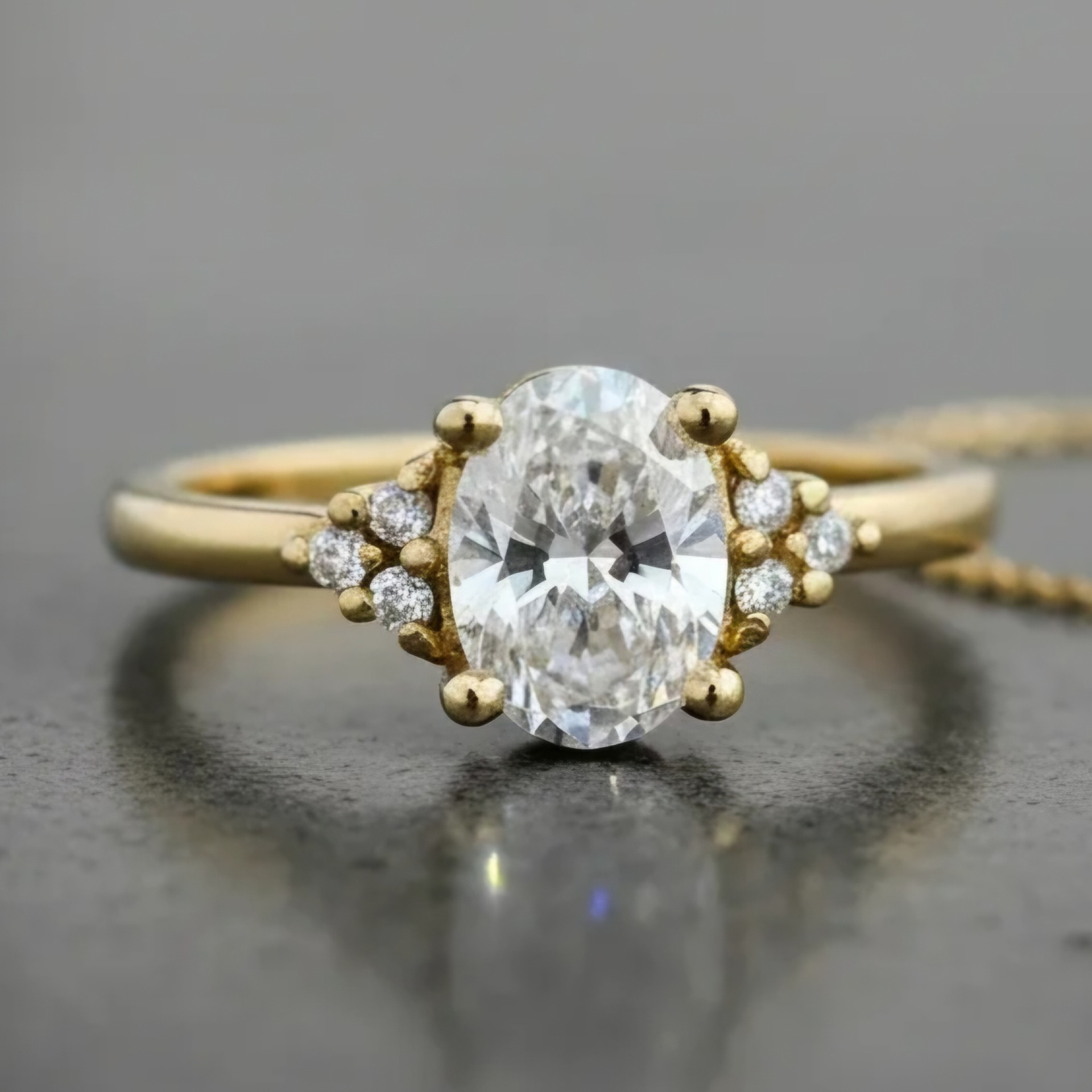 zlatý zásnubný oválny prsten