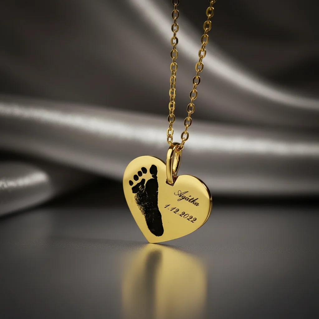 zlatý prívesok s odtlačkom nohy