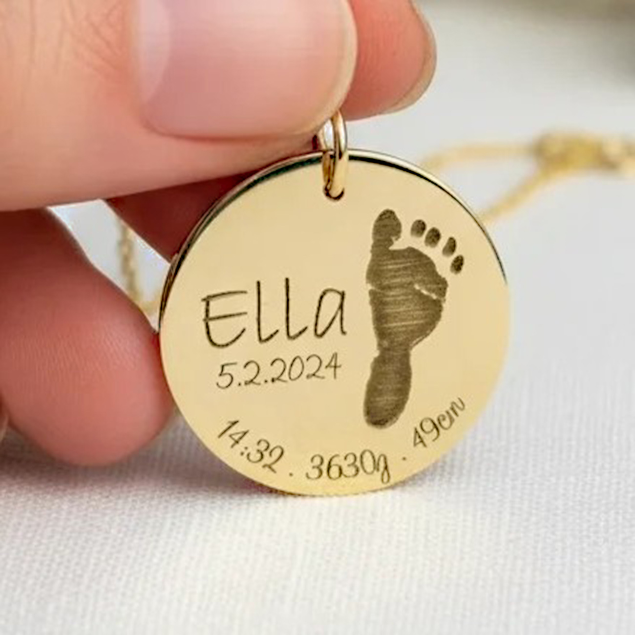 zlatý prívesok s odtlačkom nôžky
